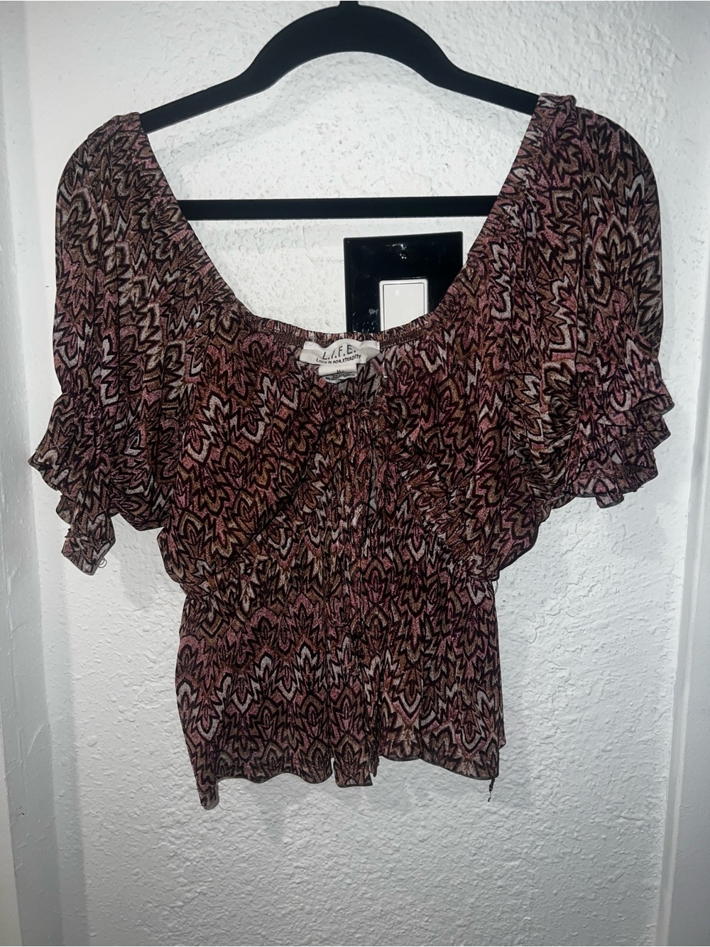Ruffled Short-Sleeve Blouse in Maroon Print